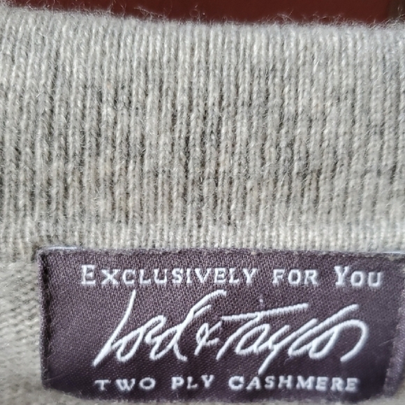 Lord & Taylor 2 Ply CASHMERE Gray Crewneck Sweater - Picture 2 of 10